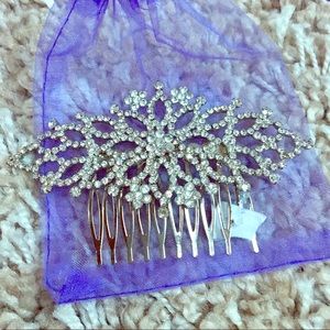 Beautiful rhinestone hair comb
